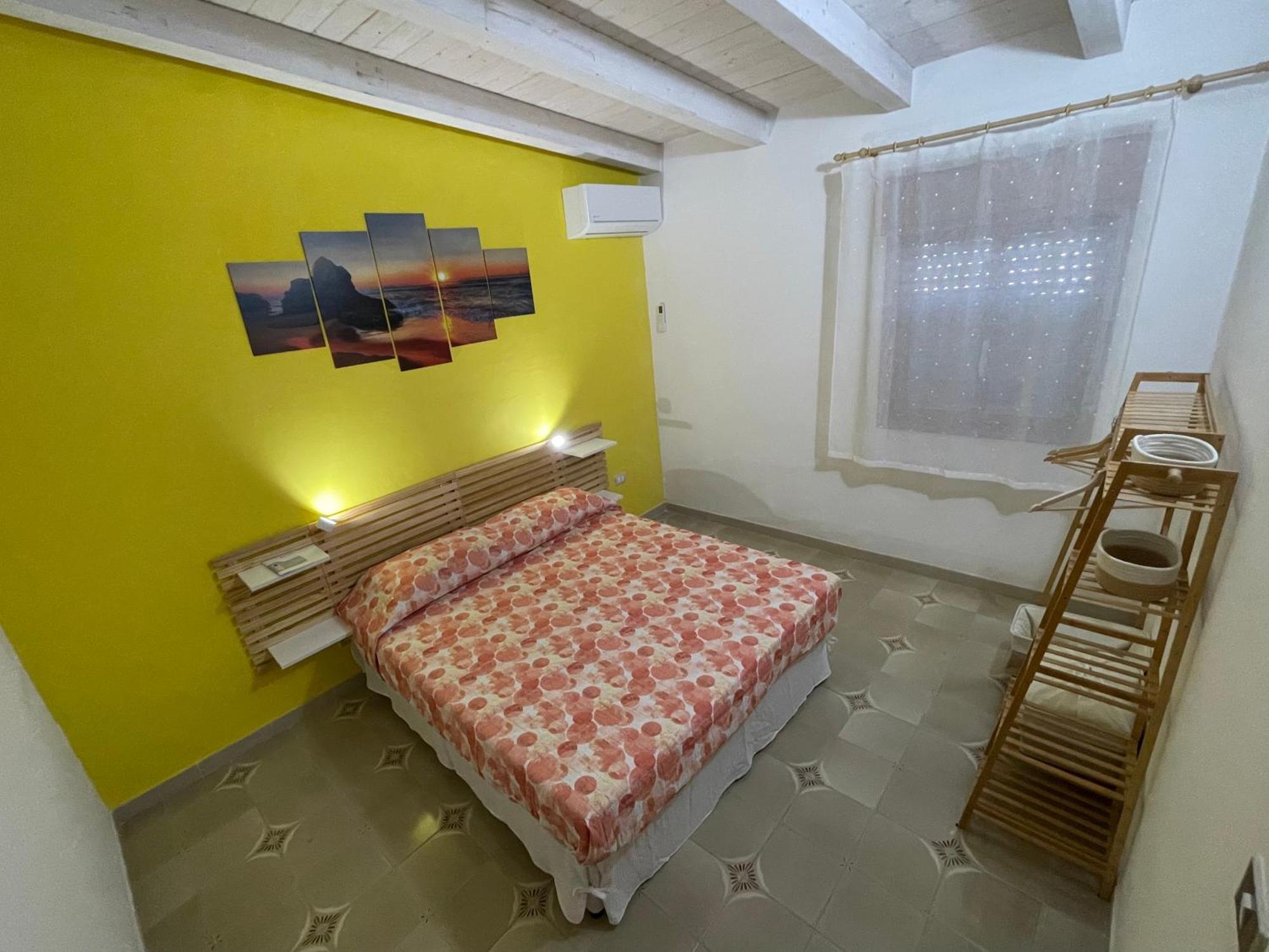 Ecuba House *